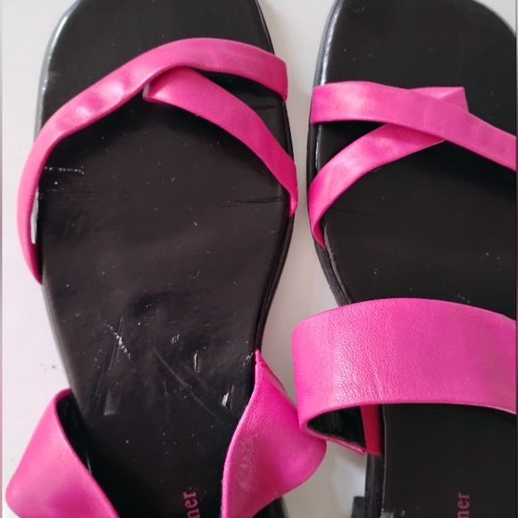 Etienne Aigner Fushia Hot Pink Genuine Leather Sandals Sandy Cay Flat Size 8 - Picture 8 of 9